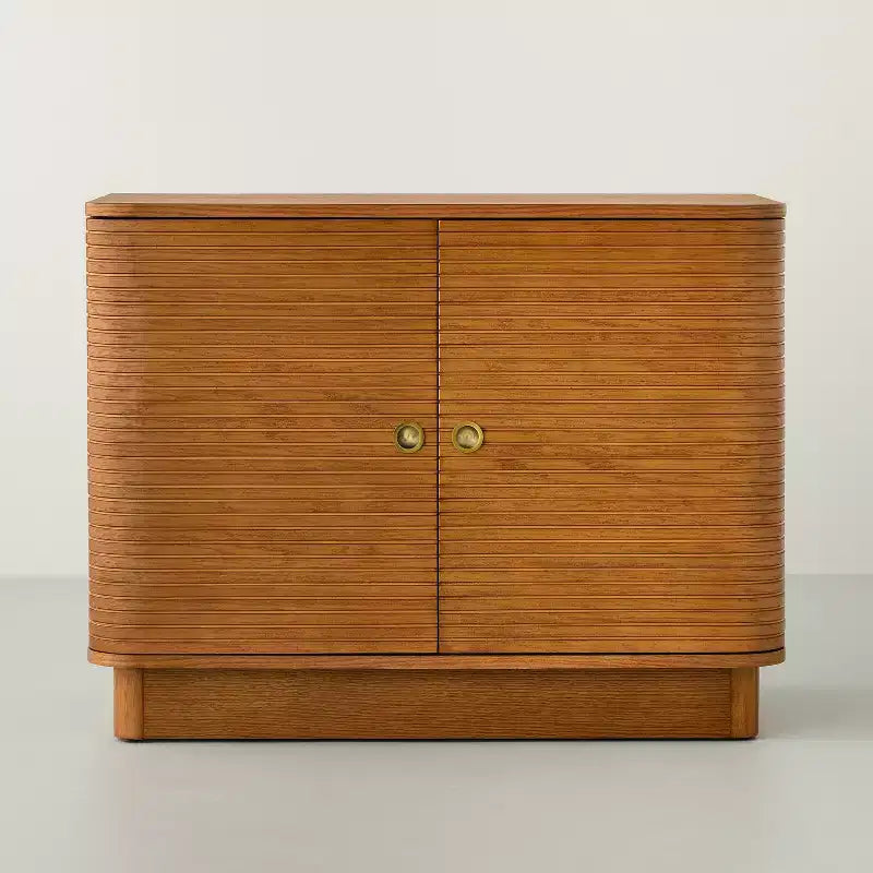Gabinete decorativo de almacenamiento acanalado de estilo de mediados de siglo