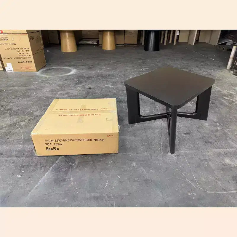 Table d’appoint carrée en bois de 24 in. de largeur avec coins arrondis