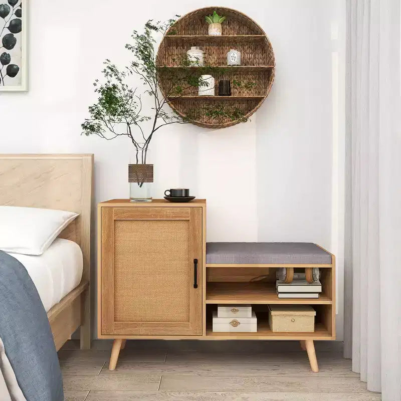 2-in-1-Rattanschuhschrank mit Sitzbank, 3 verstellbare Einlegeböden und Beine aus massivem Kiefernholz