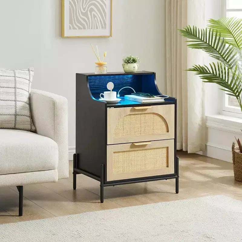 Table de chevet en rotin avec éclairage LED et station de recharge, table de chevet noire avec 2 tiroirs de rangement pour la chambre, le salon ou une résidence étudiante