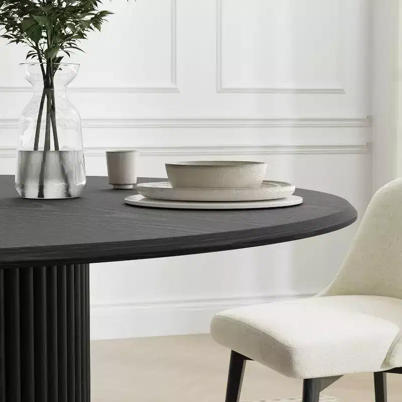 Table de salle à manger ronde en bois noir avec piètement design, pour 6 personnes