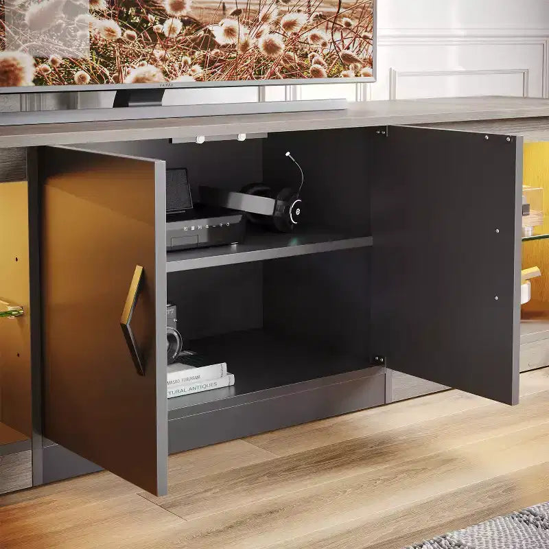 Mueble para TV de 70 pulgadas, para televisores de hasta 75 pulgadas, centro de entretenimiento y consola multimedia con estantes ajustables de vidrio templado y almacenamiento cerrado para la sala de estar